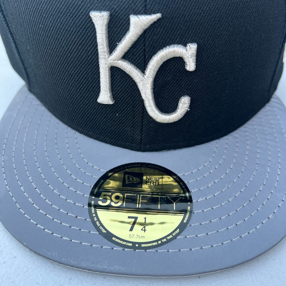 RARE New Era Kansas City Royals Black Custom Fitted Hat size 7 1/4 - Picture 2 of 4